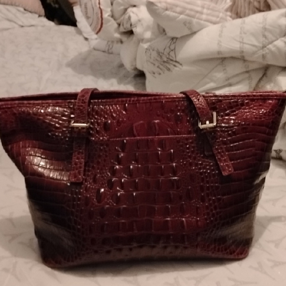 Brahmin GUC Elegant Burgundy Crocodile-Embossed Leather Tote Shoulder Bag - Picture 7 of 15